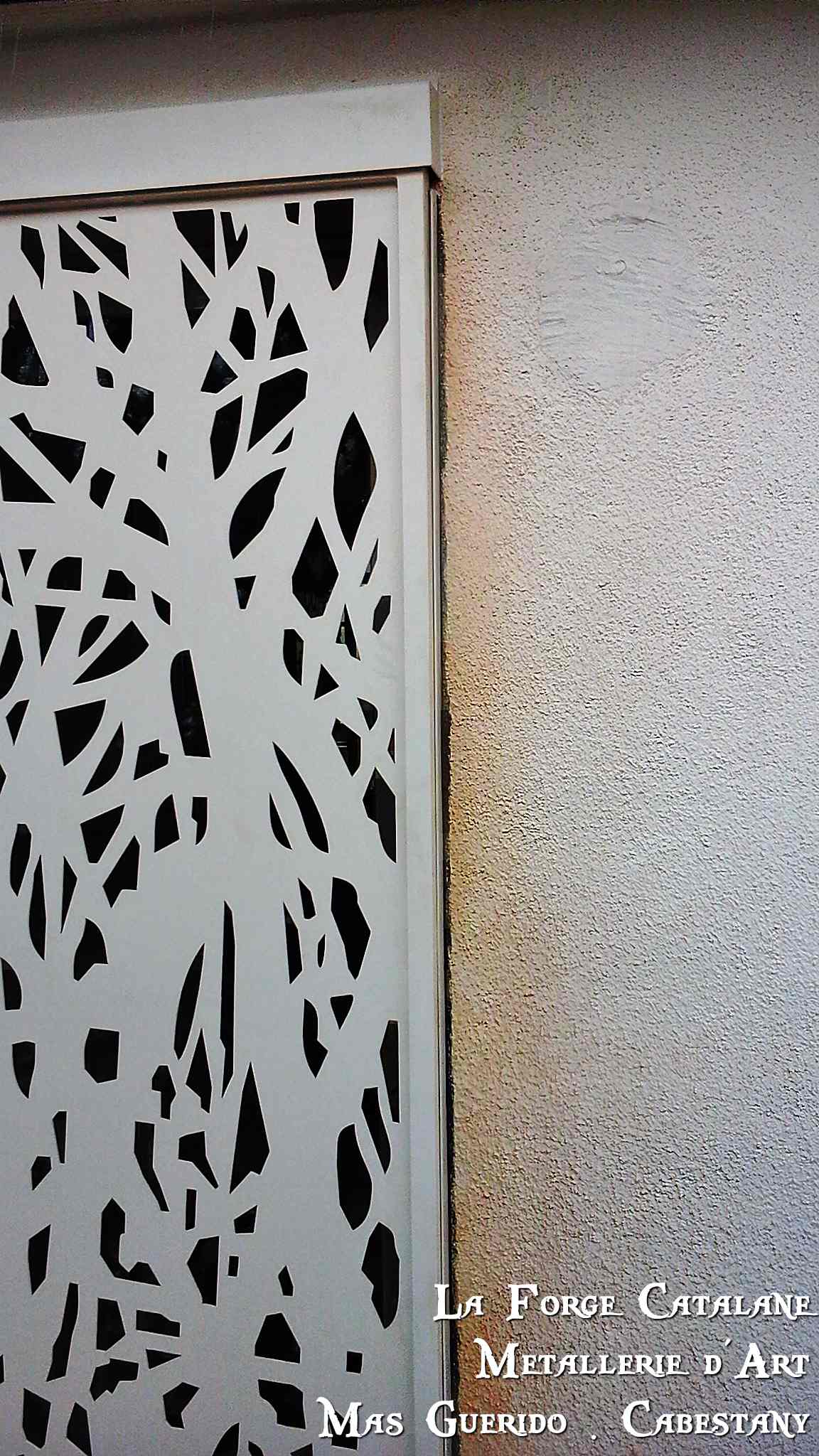 detail decoupe laser motif moderne  forge catalane 4.jpg